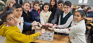Ortaokul öğrencileri, harçlıklarını Filistin'e gönderdi