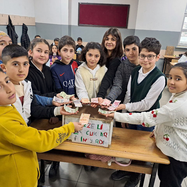 Ortaokul öğrencileri, harçlıklarını Filistin'e gönderdi