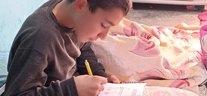 Şanlıurfa'da ayağı kırık olduğu için sınava katılamayan öğrenci evinde sına...