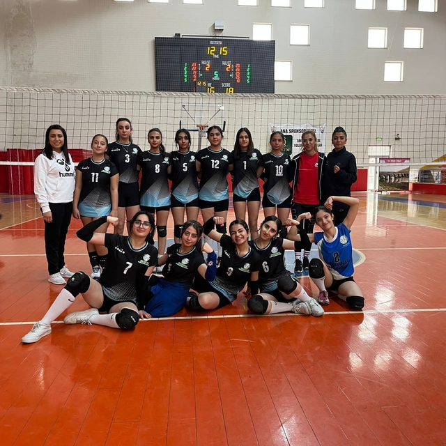 Kayapınar Belediyesi kız voleybol takımı ilk galibiyetini aldı