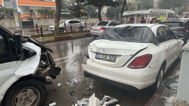 Siirt'te zincirleme trafik kazasında 1 kişi yaralandı