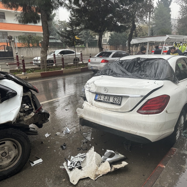 Siirt'te zincirleme trafik kazasında 1 kişi yaralandı