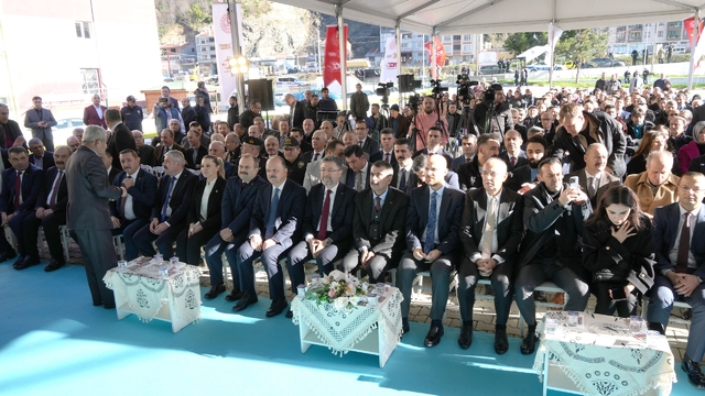 Bakan Tekin: Birçok çocuğumuz meslek liselerinden istihdam garantili mezun oluyor