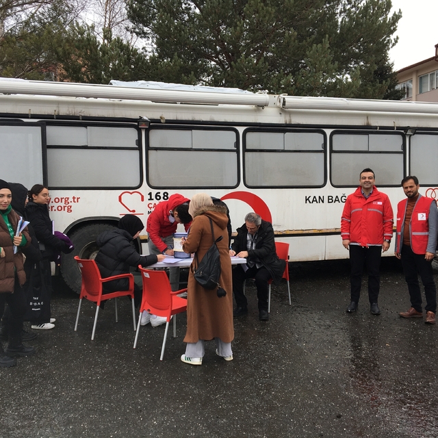 Zara'da öğrenciler kan bağışına destek oldu