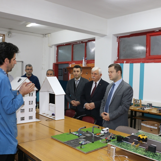 Of Kaymakamı Demirer Ulusoy, lise öğrencileriyle bir araya geldi