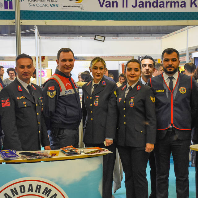 Van'da düzenlenen "Doğu Anadolu Kariyer Fuarı" 50 bine yakın ziyaretçiyi ağ...