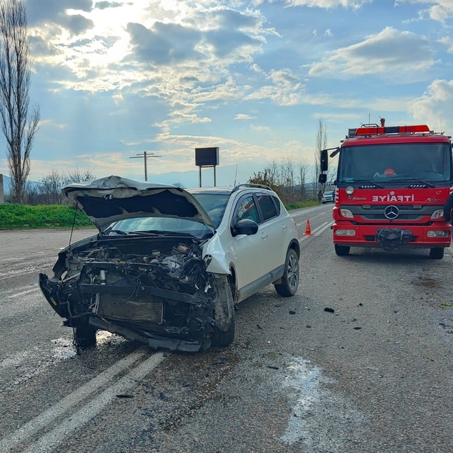 Aydın'da iki otomobilin çarpışması sonucu 4 kişi yaralandı