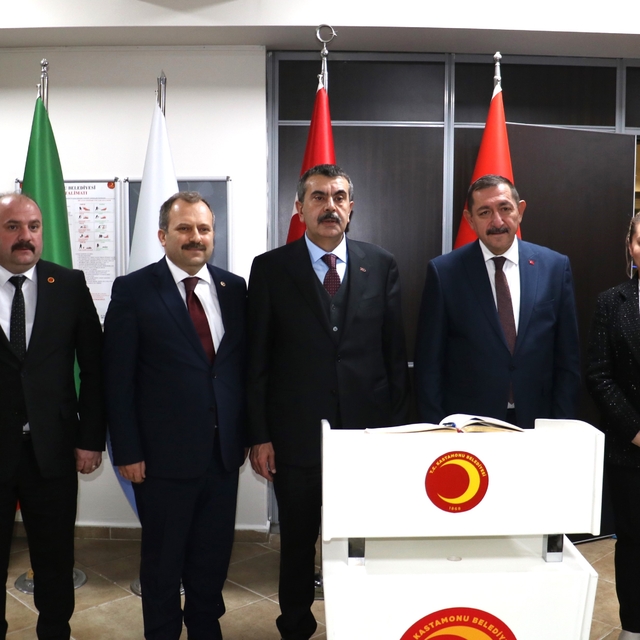 Milli Eğitim Bakanı Tekin, Kastamonu'da ziyaretlerde bulundu