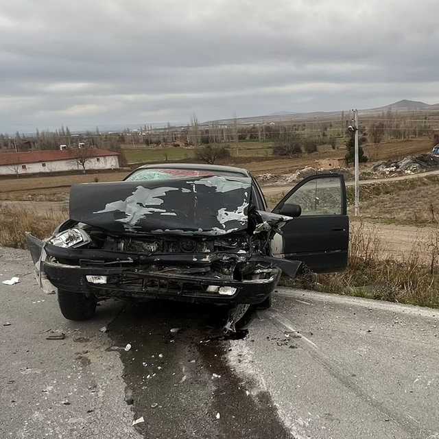 Afyonkarahisar'da tırla çarpışan otomobildeki bebek öldü