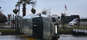 Bulancak'ta otomobilin devrildiği kazada maddi hasar oluştu