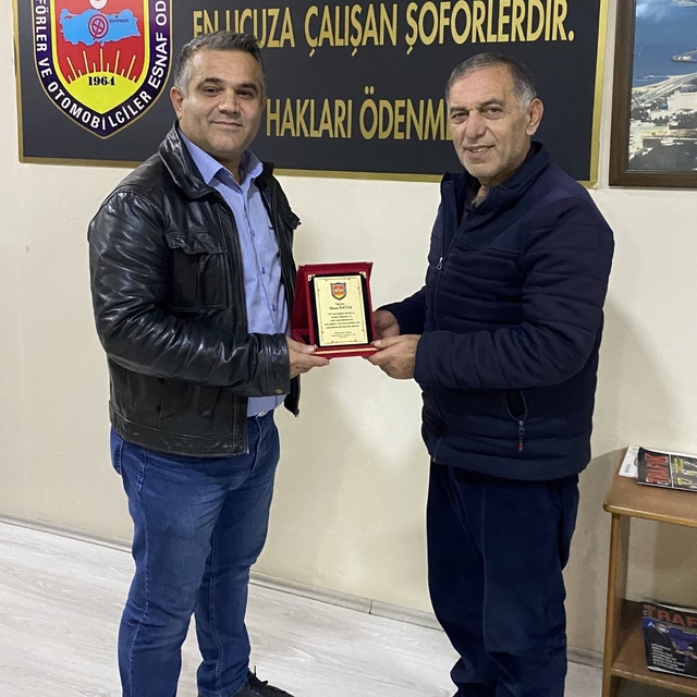 Bulancak Şoförler Odası aidatını ödeyen ilk üyeye plaket verildi