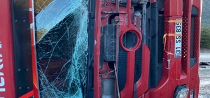 Konya'da devrilen tırın sürücüsü yaralandı