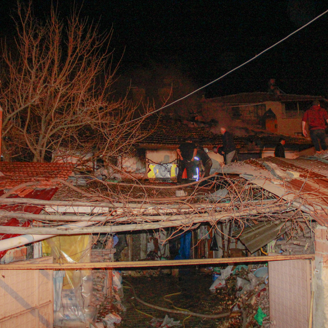 Kütahya'da evinde çıkan yangında yaralanan kişi hastaneye kaldırıldı