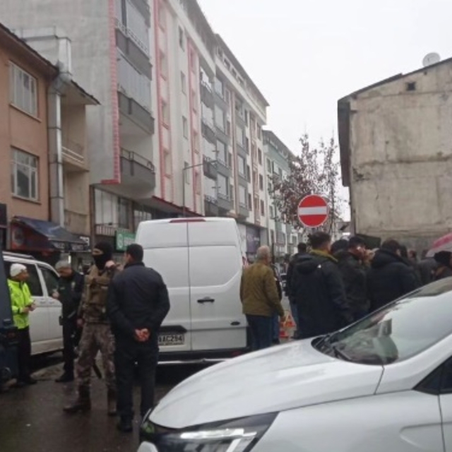 Dönerciyi dışarı çağırıp öldürdü