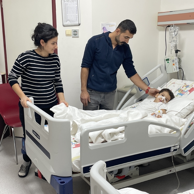 Hatay'da bağırsağında doğuştan kese olan çocuk ameliyatla sağlığına kavuştu