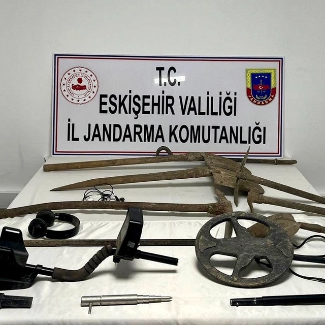 Eskişehir'de sit alanında izinsiz kazı yaptıkları iddiasıyla 4 zanlı tutukl...