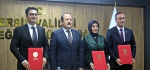 Mersin'de inşaatları tamamlanan gençlik merkezleri için protokol imzalandı