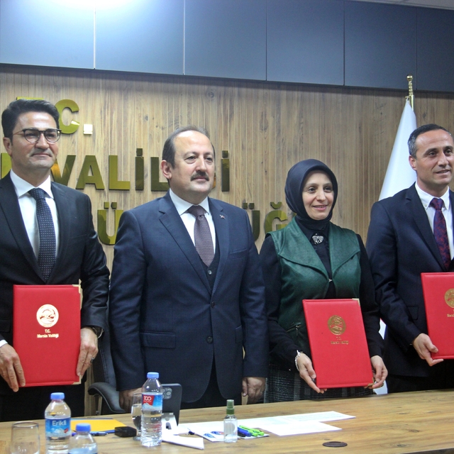 Mersin'de inşaatları tamamlanan gençlik merkezleri için protokol imzalandı