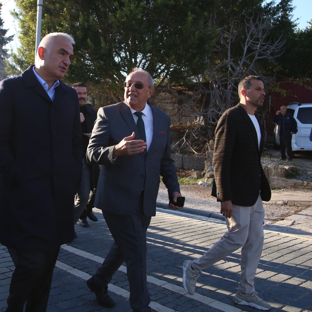 Kültür ve Turizm Bakanı Ersoy, Side Antik Kenti'ndeki çalışmaları inceledi