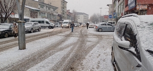 Malazgirt'te kar yağışı etkili oldu