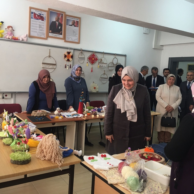 Milli Eğitim Bakan Yardımcısı Ökten, Uğurludağ'da sergi açılışına katıldı