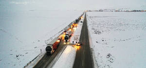 Ağrı'da kar nedeniyle İpek Geçidi'nde ulaşım güçlükle sağlanıyor