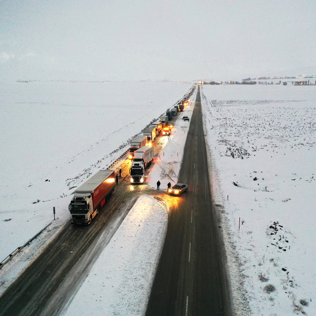 Ağrı'da kar nedeniyle İpek Geçidi'nde ulaşım güçlükle sağlanıyor