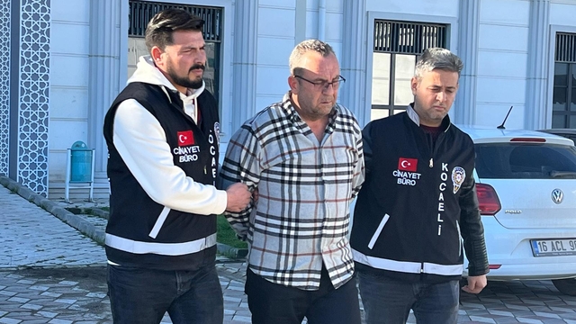 2 yıl önce boşandığı kadını öldüren şüpheli, polise teslim oldu (3)