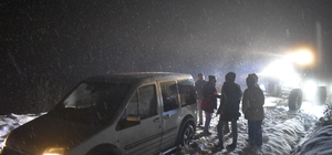 Bitlis'te kar ve tipi nedeniyle yolda mahsur kalanlar kurtarıldı