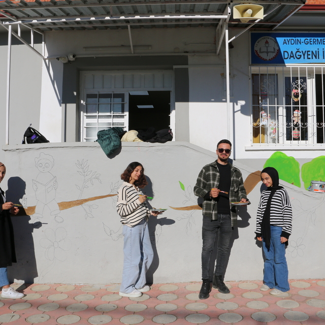 Germencik'te gönüllü gençler köy okulunda etkinlik düzenledi
