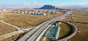 Van Gölü kıyısındaki 1200 metrelik sahil yolu trafiğe açıldı