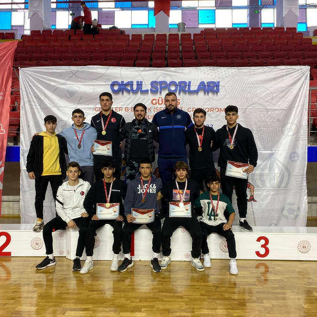 Afyonkarahisar Gençlik ve Spor İl Müdürü Kasapoğlu, başarılı sporcuları teb...