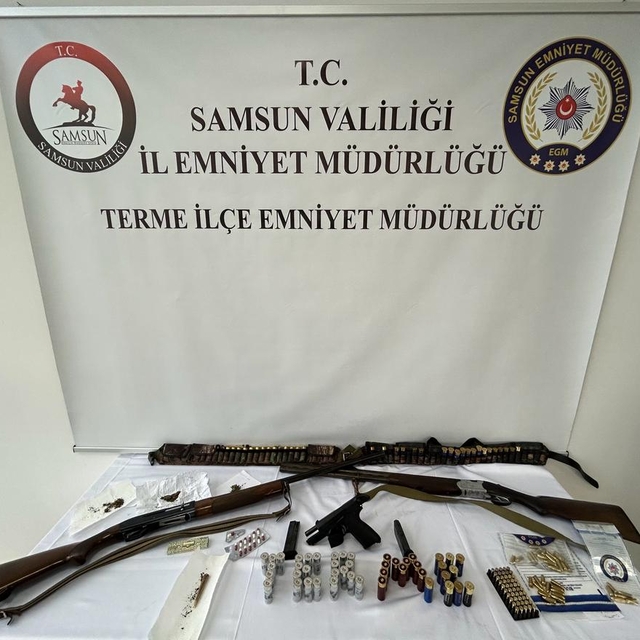 Samsun'da silah kaçakçılığı ve uyuşturucu operasyonunda 2 zanlı yakalandı