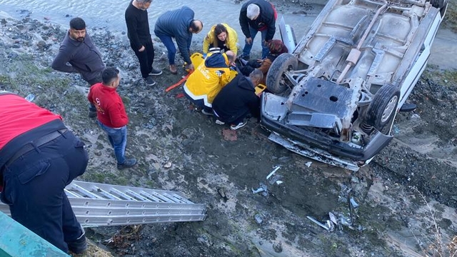 Osmaniye dere yatağına düşen otomobildeki anne ile kızı yaralandı