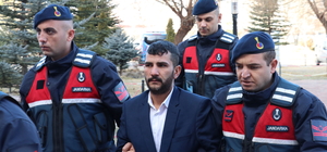 Sivas'ta firari hükümlü evin odasına kazılan çukurda yakalandı