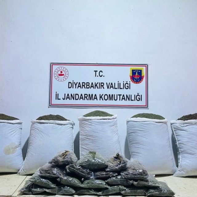Diyarbakır'da 160 kilogram esrar ele geçirildi