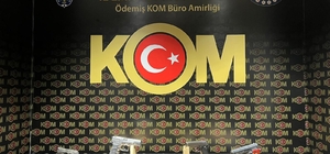 İzmir'de yasa dışı silah ticareti yaptığı belirlenen 3 şüpheli yakalandı