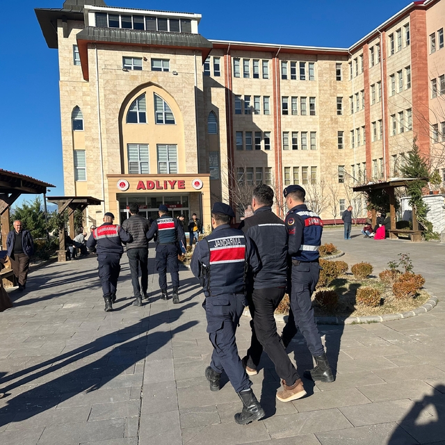 Kahramanmaraş'ta kesinleşmiş hapis cezası bulunan 2 hükümlü yakalandı