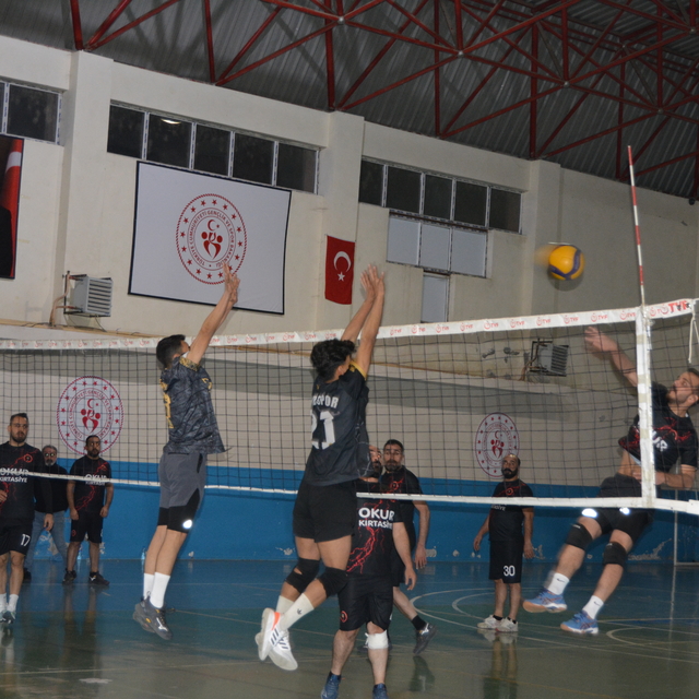 Şemdinli'de voleybol turnuvası sona erdi