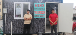 Hatay'da iki kardeş, depremzedeleri 7 aydır ücretsiz tıraş ediyor