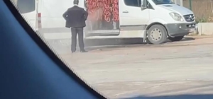 Akaryakıt istasyonunda minibüste sucuk yıkayan 3 kişi gözaltına alındı