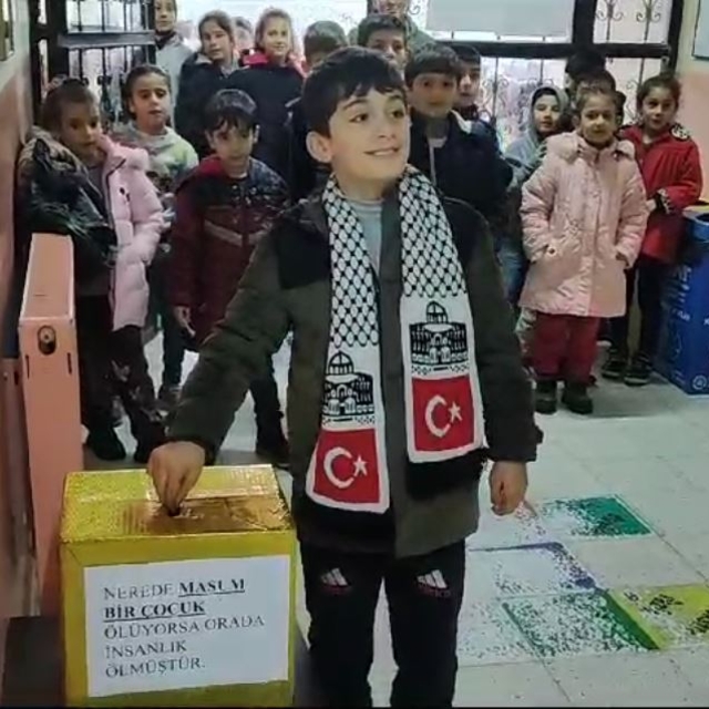 Mardin'de öğrenciler, harçlıklarını Filistin'e gönderdi