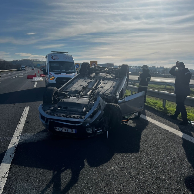 Tekirdağ'da otomobillerin çarpıştığı kazada 3 kişi yaralandı