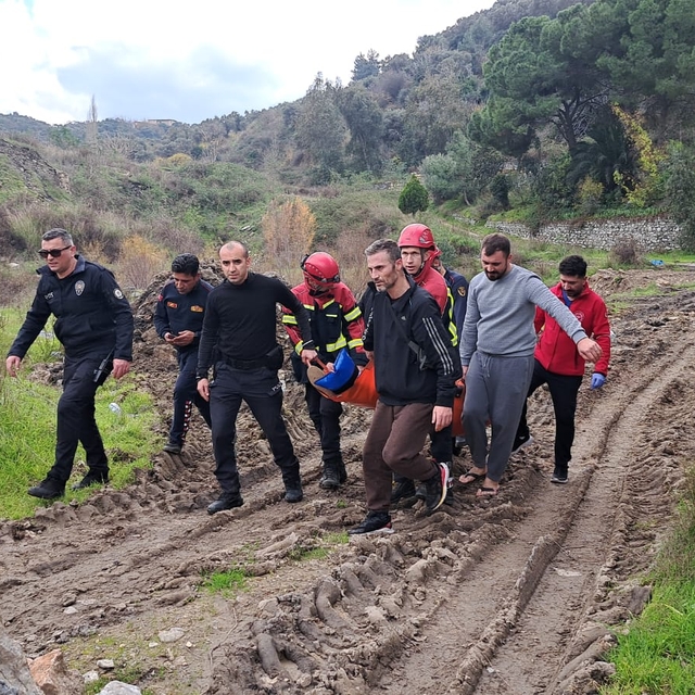 Aydın'da dağda ot toplarken ayağını kıran kişi, hastaneye kaldırıldı