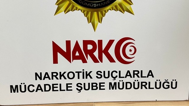 Midelerinden uyuşturucu çıktı; 2 tutuklama