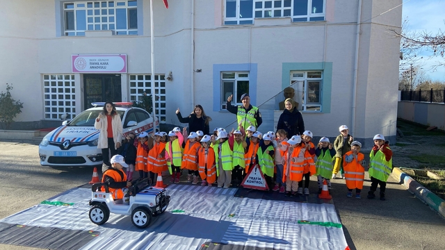 Bilecik'te jandarmadan çocuklara trafik eğitimi