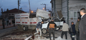 Konya'da küçükbaş hayvan yüklü kamyonetin devrildiği kazada 2 kişi öldü