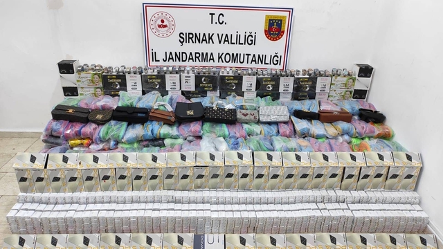 Şırnak'ta kargo aracında gümrük kaçağı eşya ele geçirildi