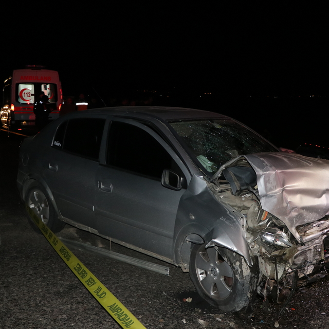 Niğde'de iki otomobilin çarpıştığı kazada bir çift öldü, 3 kişi yaralandı