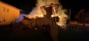 Karabük'te 2 katlı ahşap ev alev alev yandı